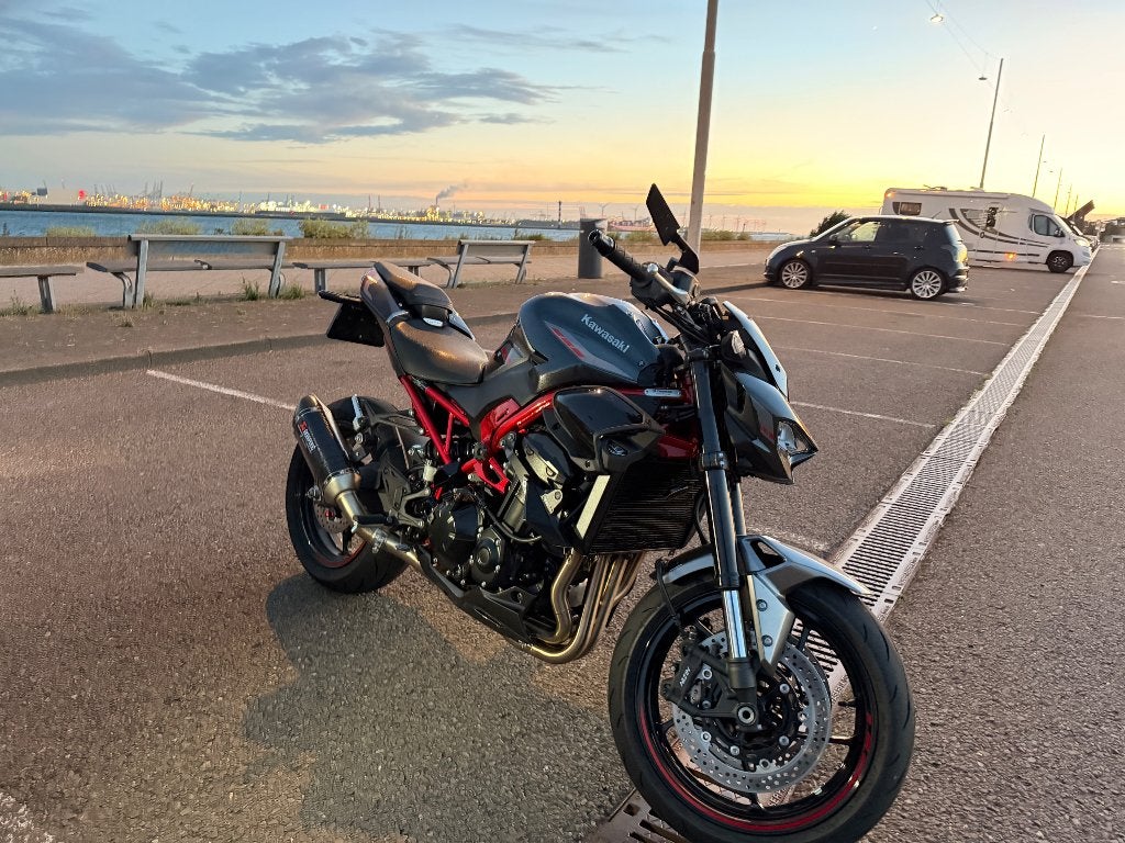 Kawasaki Z900 2025 | Akrapovič | A2 Kenteken | Vol Opties, Motoren, Motoren | Kawasaki, Particulier, Naked bike, meer dan 35 kW