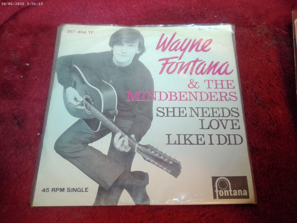 Wayne Fontana & The Mindbenders - She needs Love, Gebruikt, Fotohoes, 7 inch, Ophalen of Verzenden