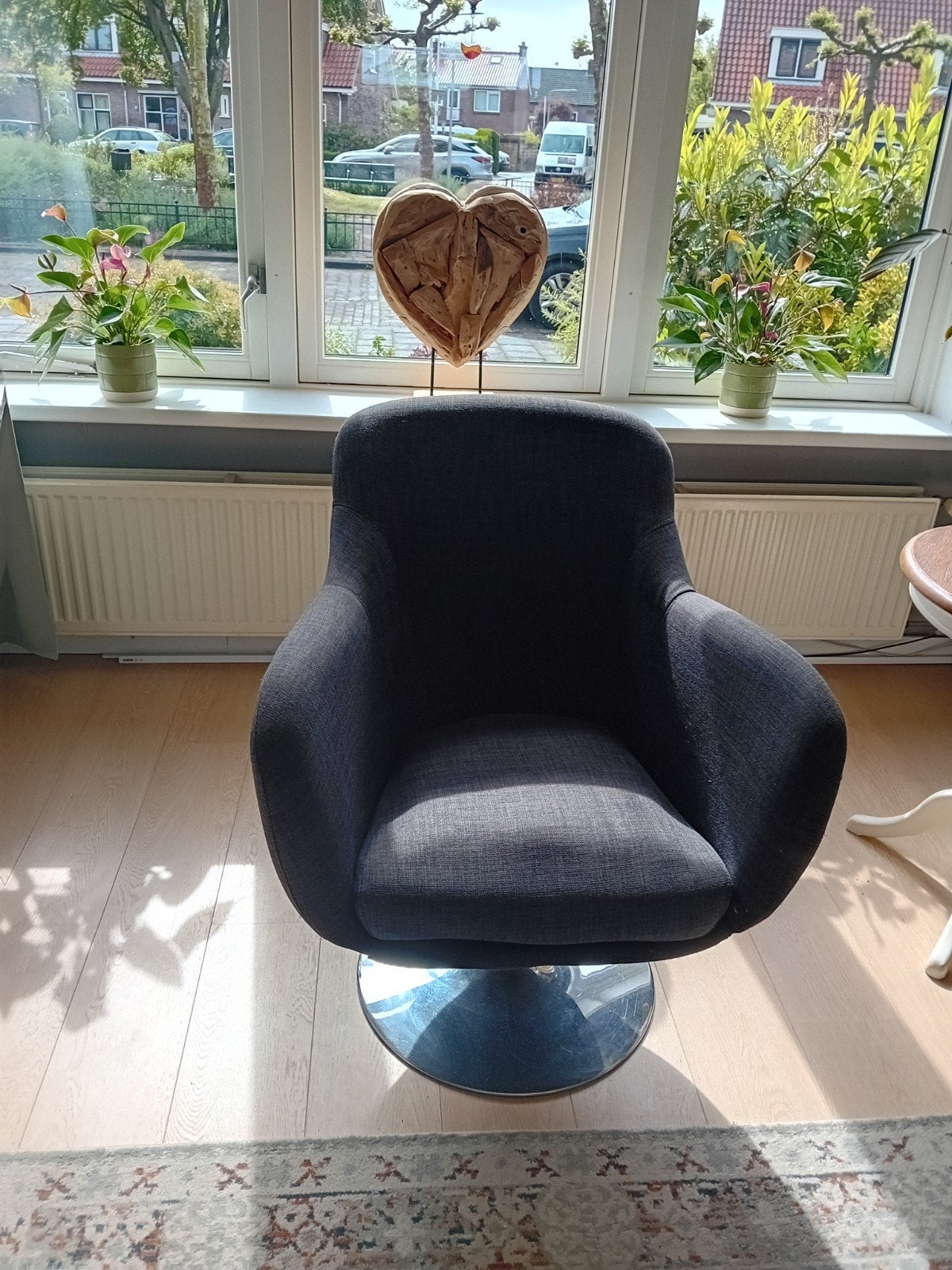 draai fauteuil zwart, Ophalen, Past overal bij, Minder dan 75 cm, Zo goed als nieuw