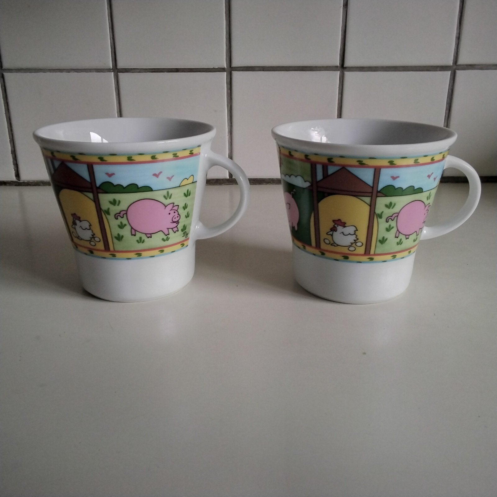 2 leuke winterling  mokken  varkens en kippen, Ophalen of Verzenden, Aardewerk, Overige stijlen, Kop(pen) en/of Schotel(s)