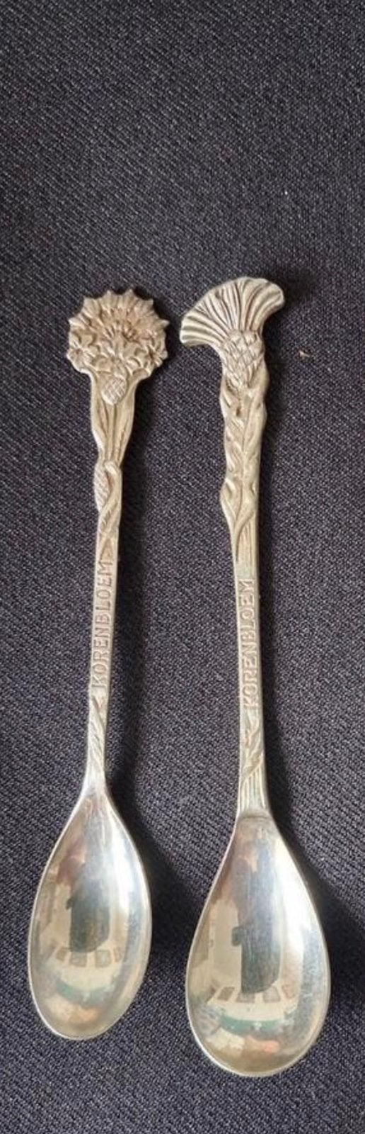 2 THEELEPELTJES  KORENBLOEM 🌺 2 VERSCHILLENDE, Antiek en Kunst, Curiosa en Brocante, Ophalen of Verzenden