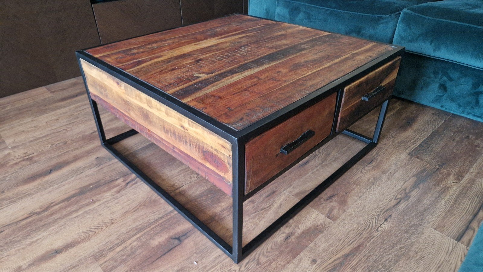 Robuuste Industriële Salontafel van Mangohout met Lades, Huis en Inrichting, Ophalen, Overige materialen, 50 tot 100 cm, Vierkant