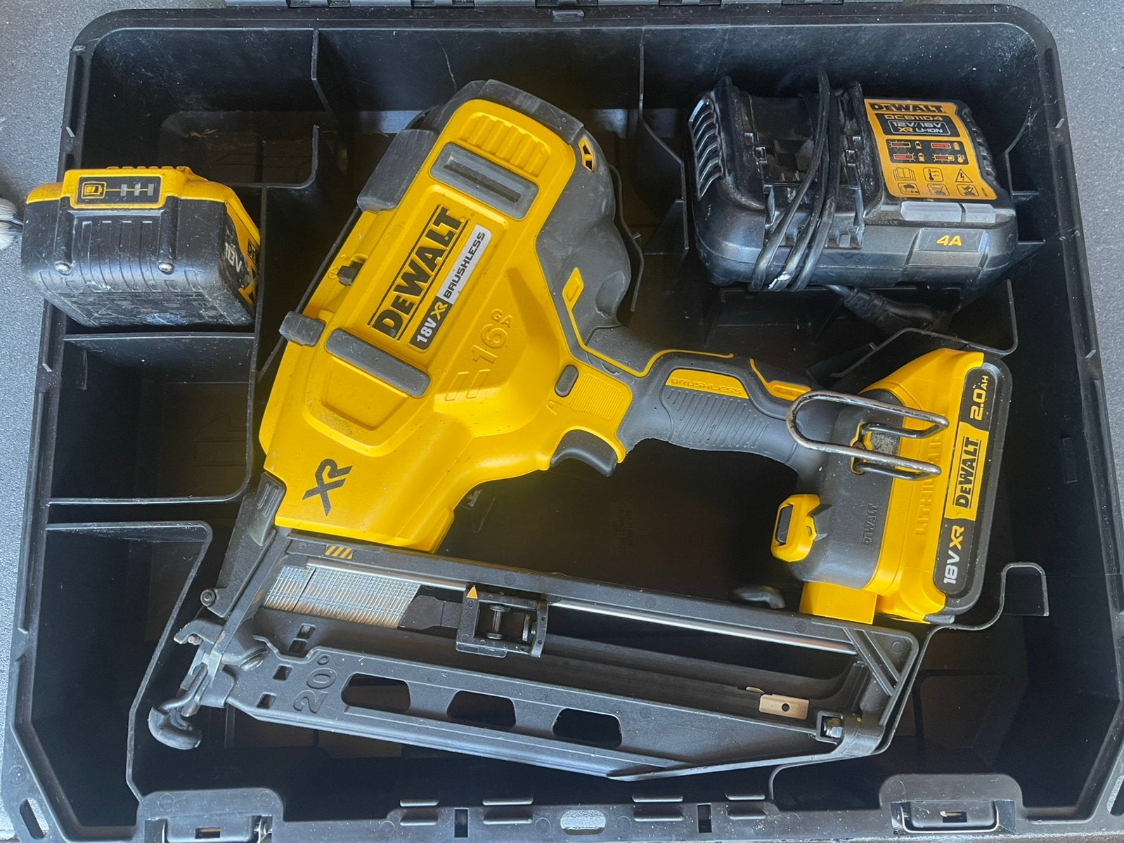 Dewalt 18 v afwerktacker, Ophalen of Verzenden, Zo goed als nieuw