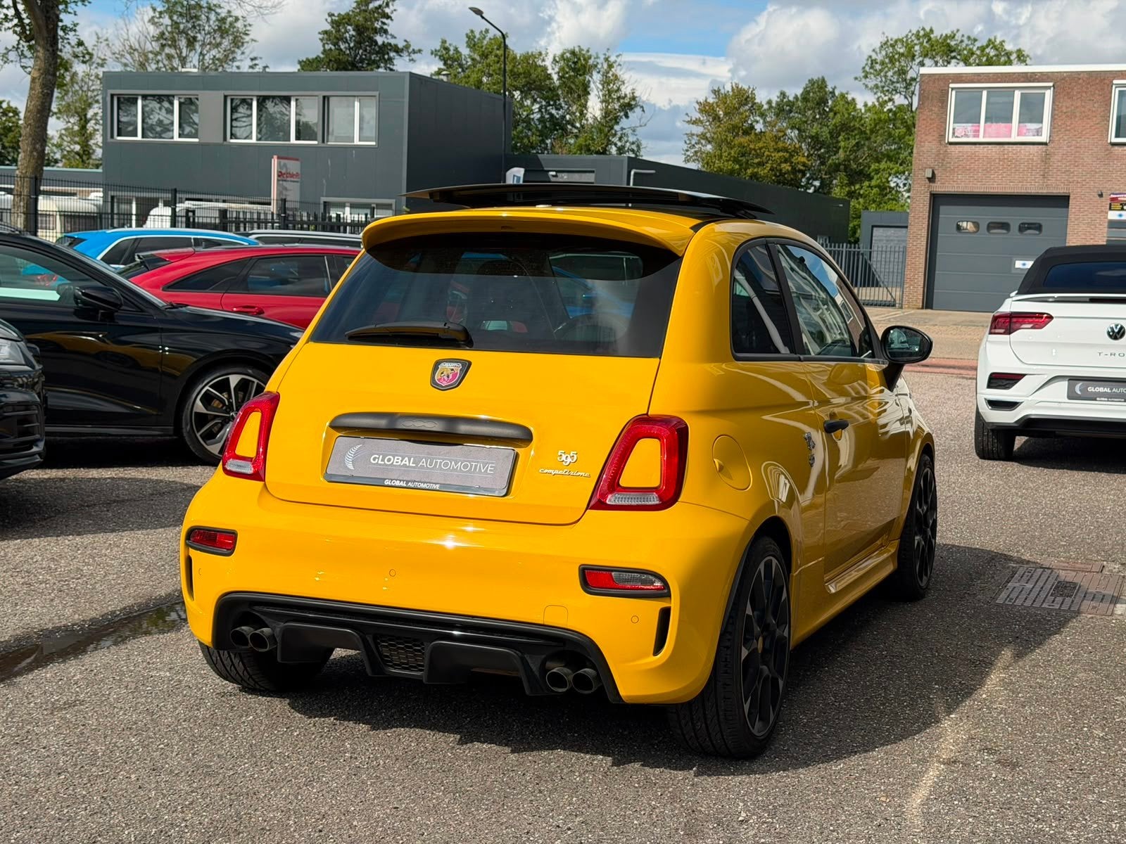 Fiat 500 1.4 T-Jet Abarth Competizione - CARBON SABELT - SCH, Auto's, Voorwielaandrijving, Gebruikt, Zwart, 4 cilinders