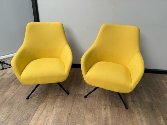 B&T lounge kuipstoel geel, Ophalen