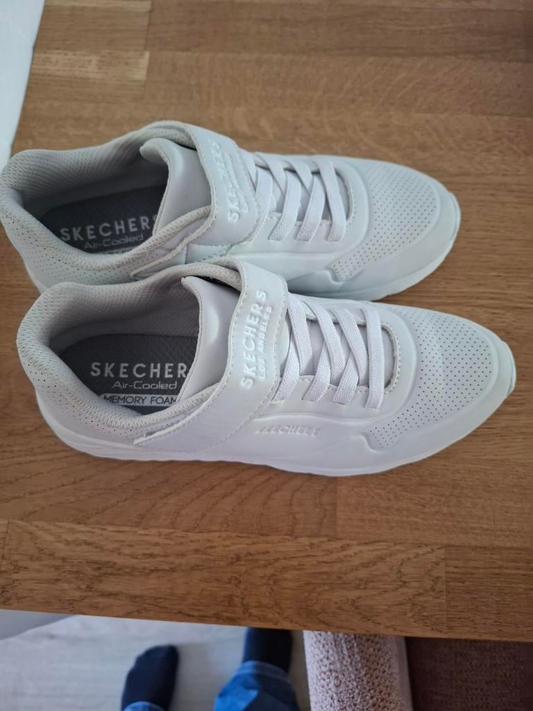 Skechers Air-Cooled Memory Foam Sneakers maat 36, Ophalen of Verzenden, Zo goed als nieuw, Jongen of Meisje