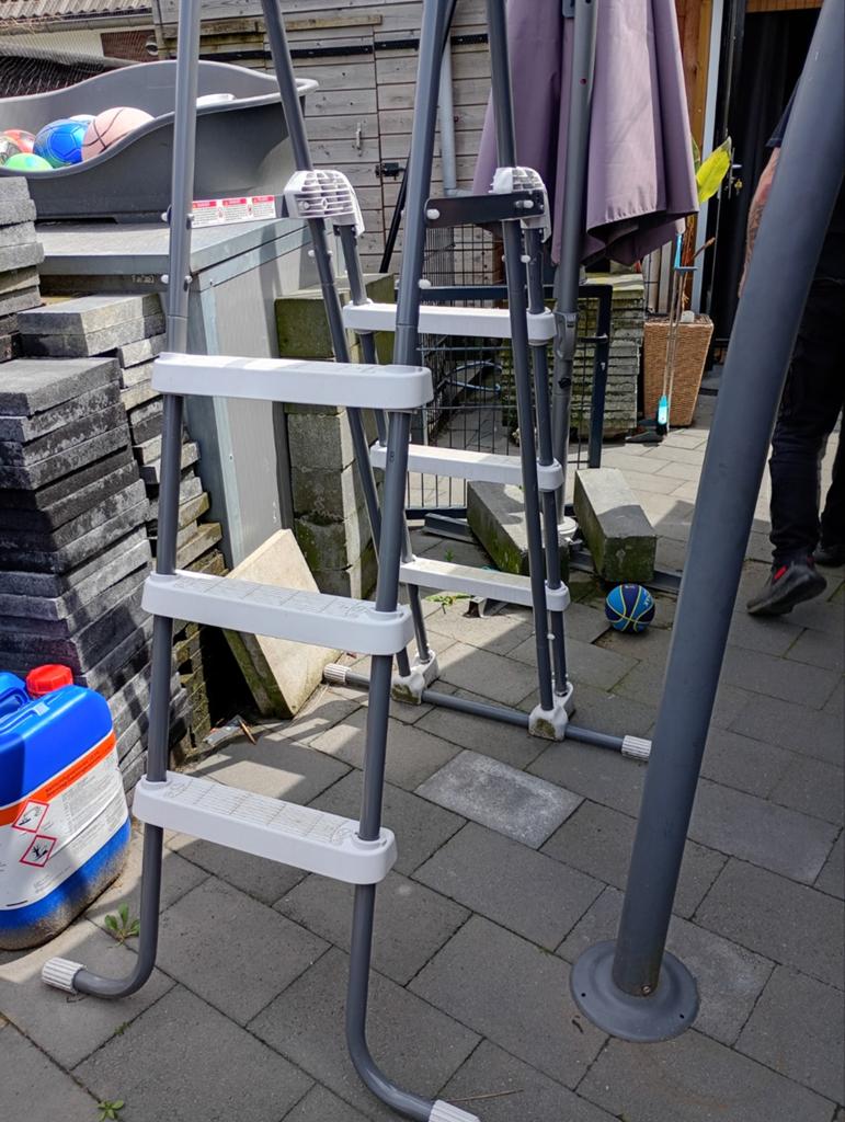Zwembad trap, Ophalen of Verzenden, Zo goed als nieuw
