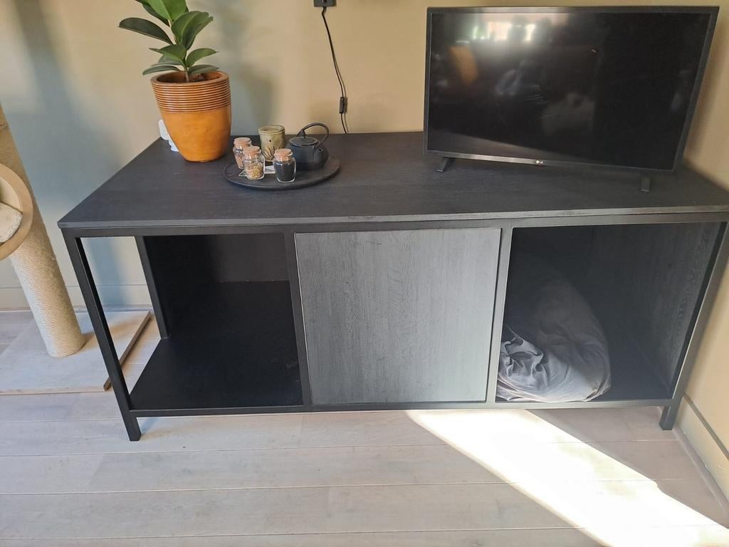 Dressoir met hondenligplaatsen, Ophalen, 75 cm of meer, 150 tot 200 cm, Zo goed als nieuw
