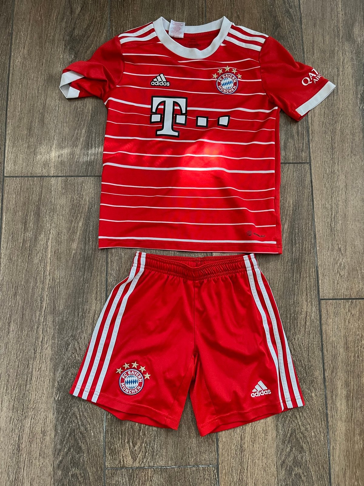 FC Bayern München Thuisshirt en Broekje - Kinderen, Ophalen of Verzenden, Gebruikt, Jongen