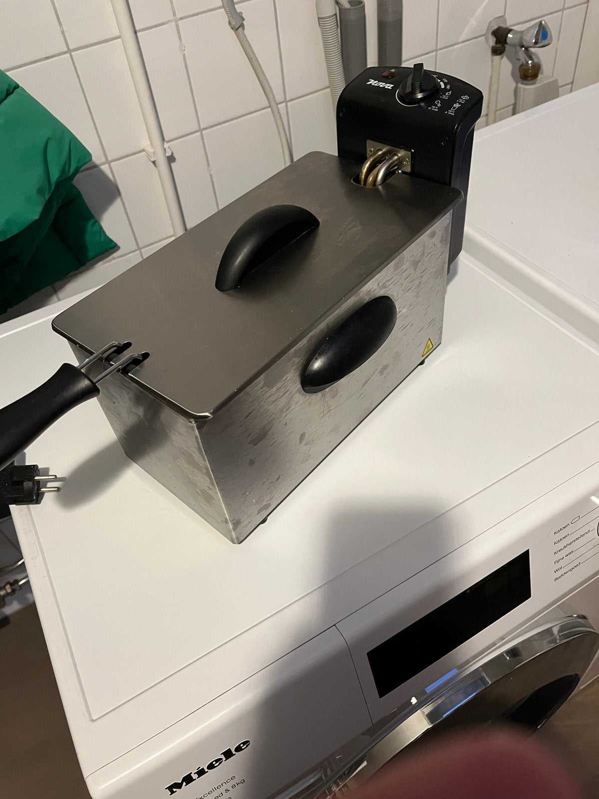 Friteuse Nova - Compact en Functioneel, Witgoed en Apparatuur, 2 tot 3 liter, Ophalen of Verzenden, Gebruikt, Uitneembare binnenpan