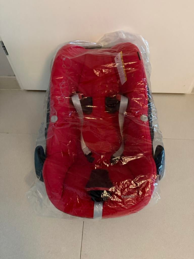 Zo goed als nieuwe Rode Baby Autostoel van Maxicosy- Veilig, Autogordel, Nieuw, Zijbescherming, 0 t/m 13 kg