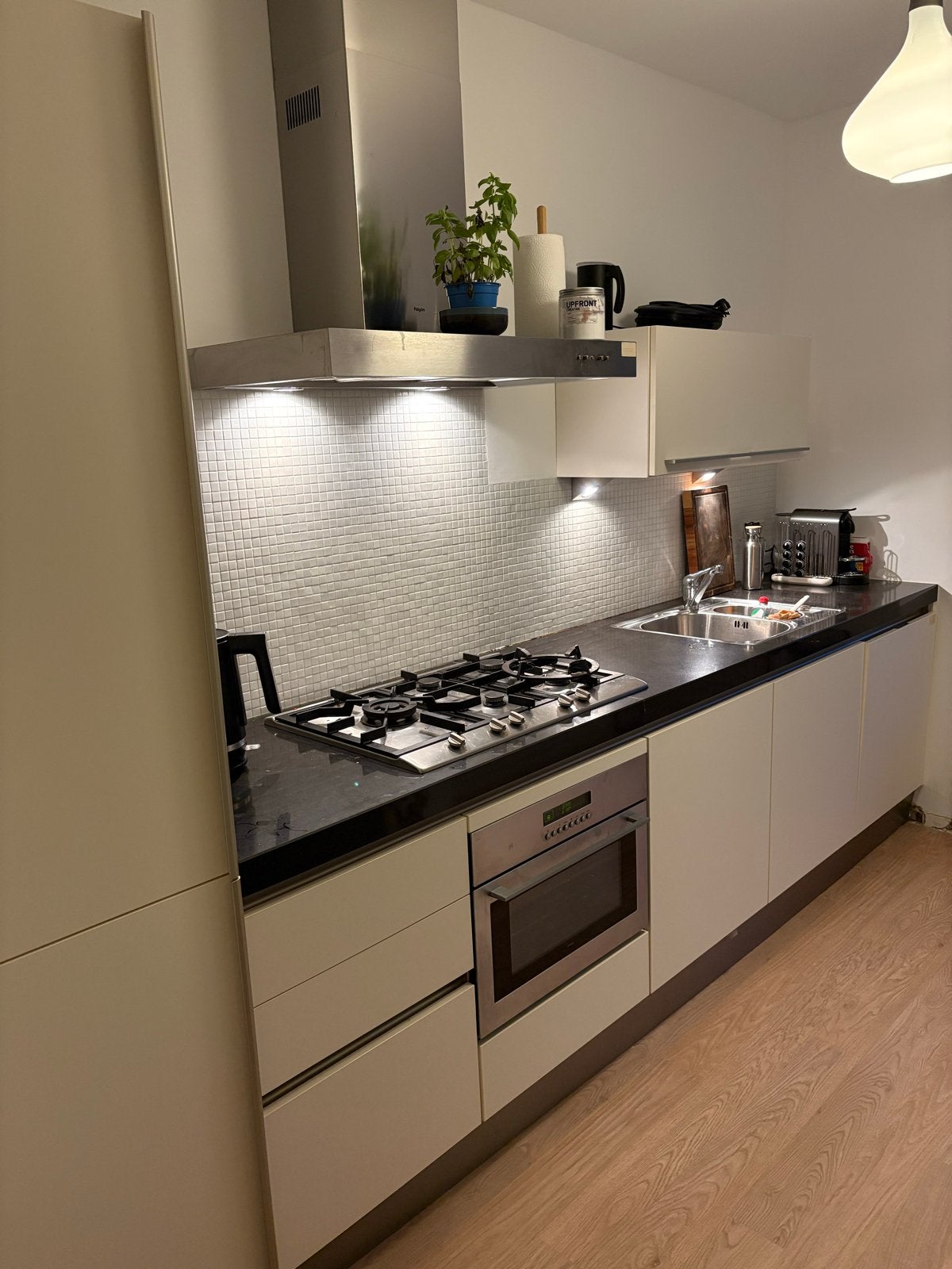 Moderne sematic Keuken met Inbouwapparatuur, Ophalen, Gebruikt, Enkelwandige keuken, Greeploos
