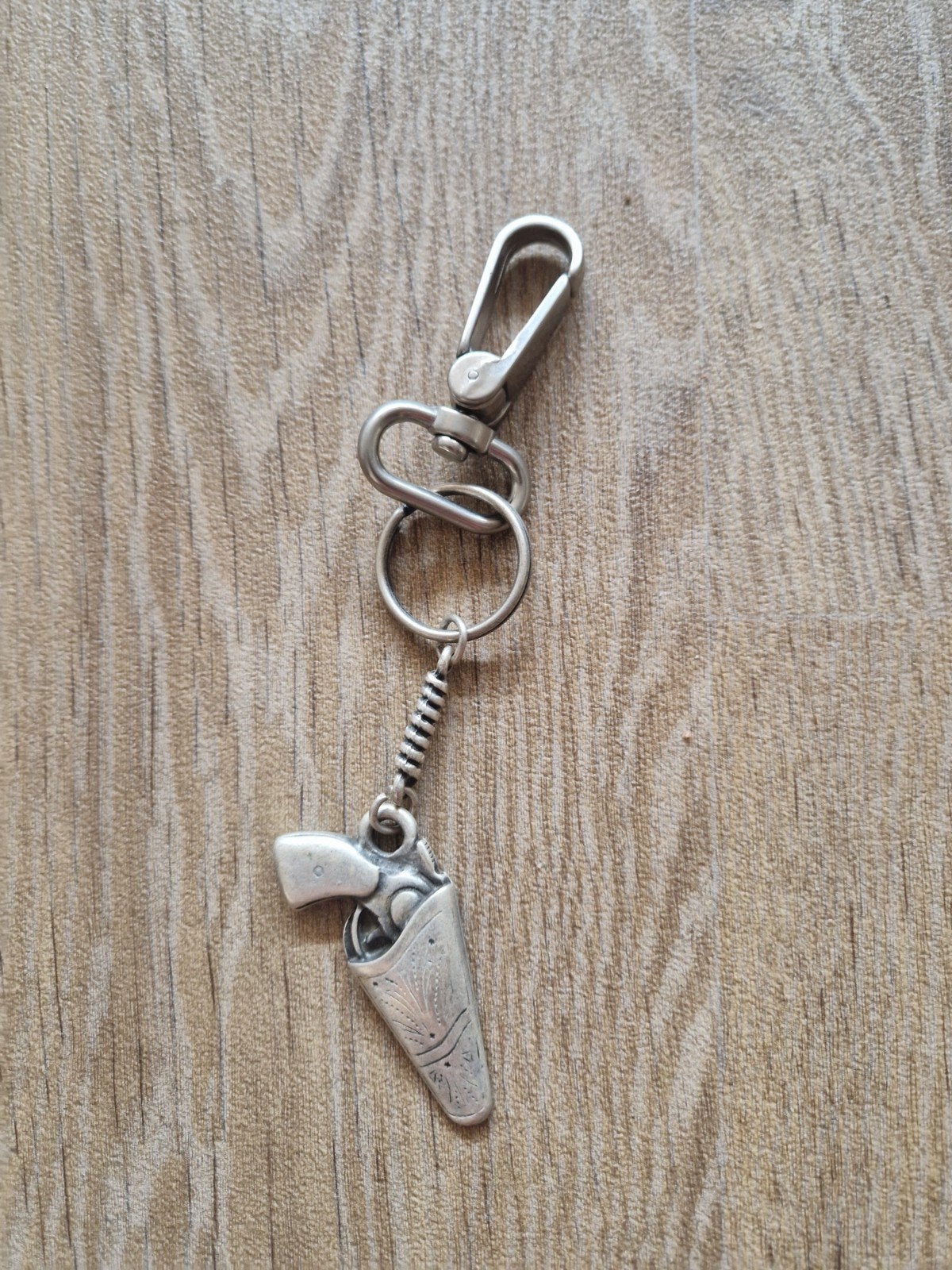 Sleutelhanger pistool revolver in holster, Verzamelen, Ophalen of Verzenden, Nieuw