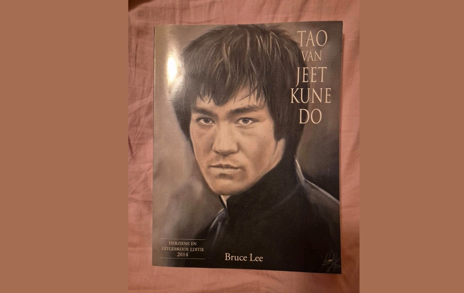 Tao van Jeet Kune Do - Bruce Lee (Herziene Editie 2014), Boeken, Ophalen of Verzenden, Zo goed als nieuw, Bruce Lee, Wereld overig