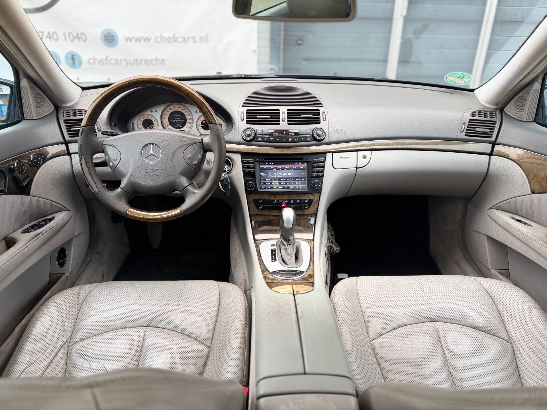 Mercedes-Benz E 500|NIEUWEAPK|PANO|FABRIEKSAF AMG|18'AMG LM!, Auto's, Automaat, Achterwielaandrijving, Gebruikt, Zwart