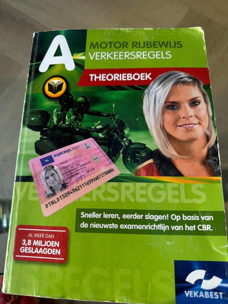 Theorieboek motor rijbewijs 6e druk VekaBest, Ophalen of Verzenden, Alpha, Gelezen, Niet van toepassing
