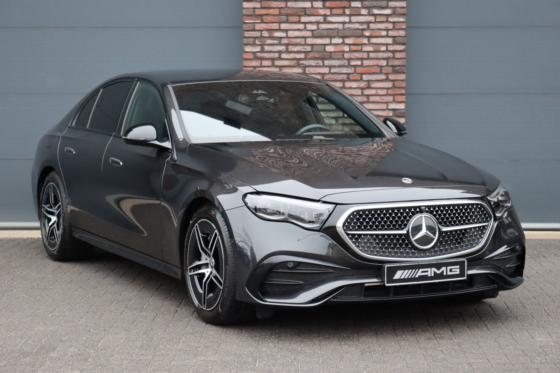 Mercedes-Benz E-Klasse 220 d AMG Line | Hyperscreen | Distro, Achterwielaandrijving, Gebruikt, 4 cilinders, Origineel Nederlands