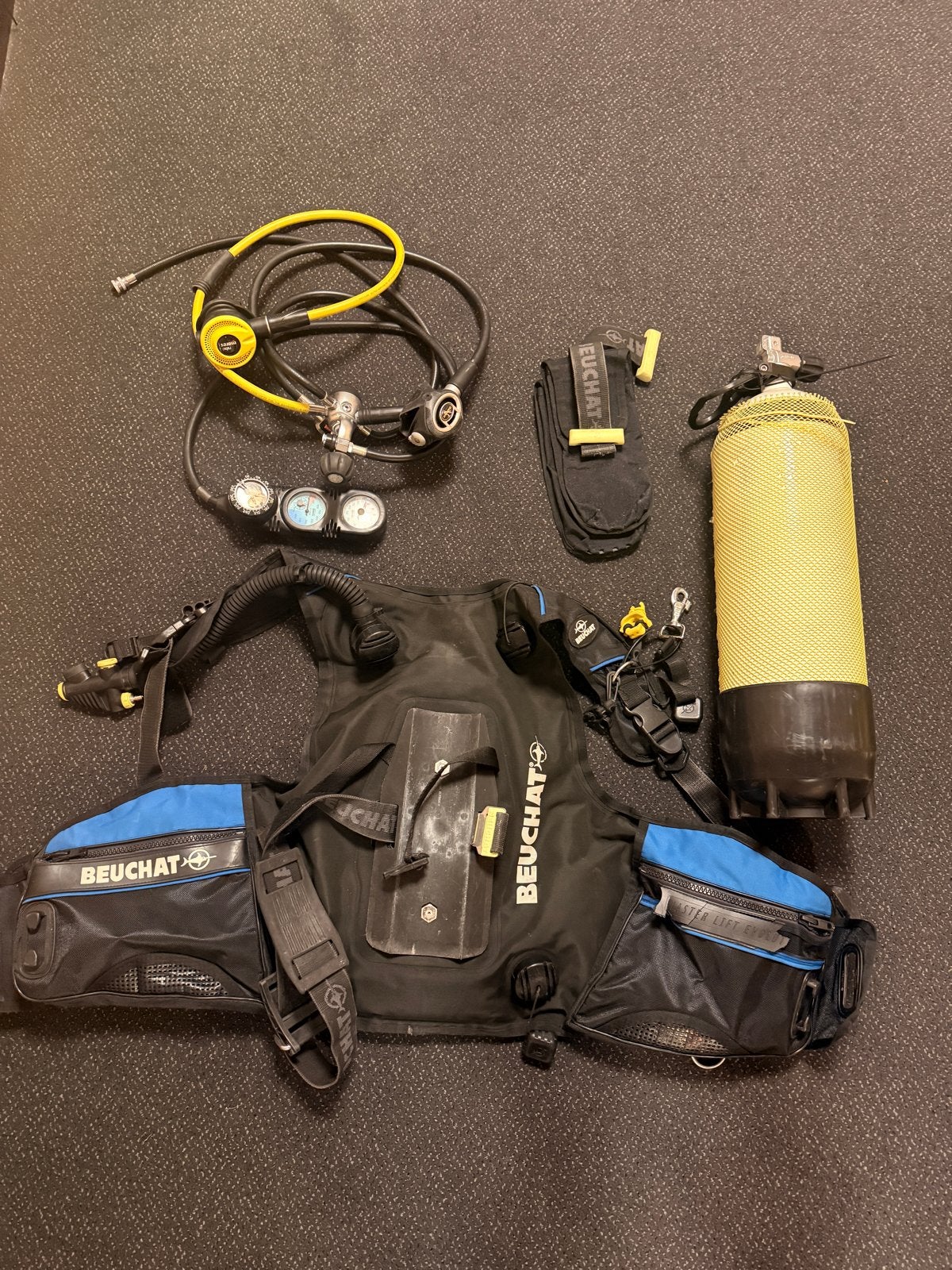 Beuchat Duikset: Automatenset, Cilinder 8L, Loodpockets, Ophalen of Verzenden, Gebruikt, Overige typen