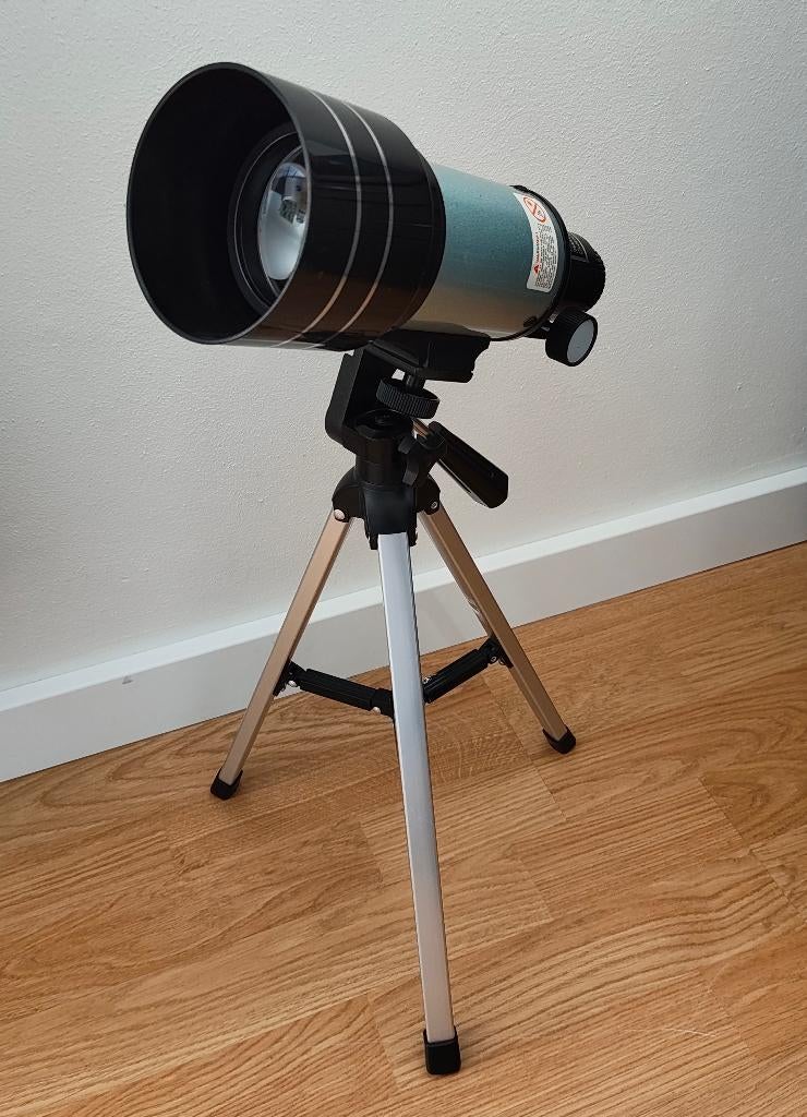 70mm Telescoop / sterrenkijker F300 met statief, Gebruikt, Lenzentelescoop (refractor), Met statief, Ophalen of Verzenden