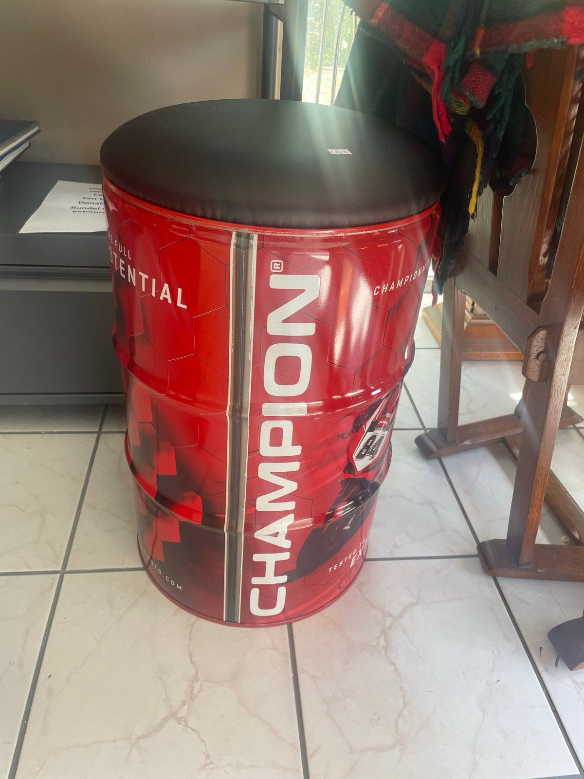 Champion Olievat Kruk met Opbergruimte, Ophalen, Gebruikt, Metaal, Eén