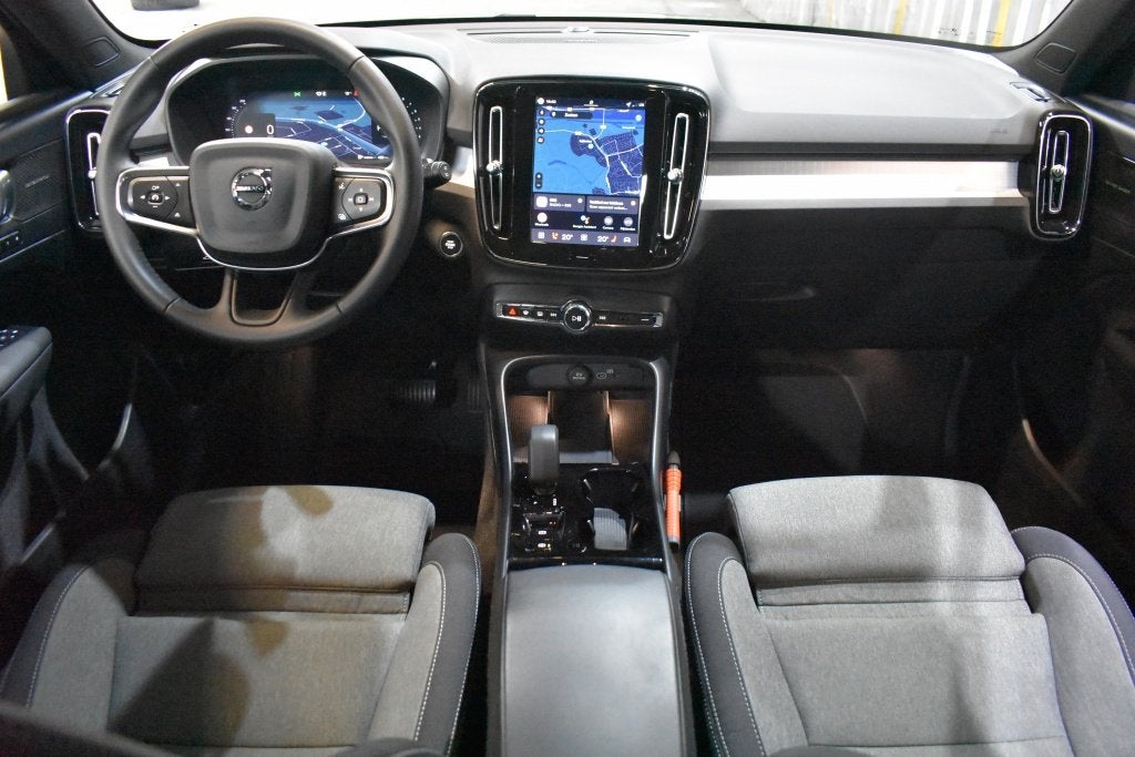 Volvo XC40 B4 197PK Plus Dark | Trekhaak | Allseason Banden, Gebruikt, 24 maanden, Zwart, Origineel Nederlands