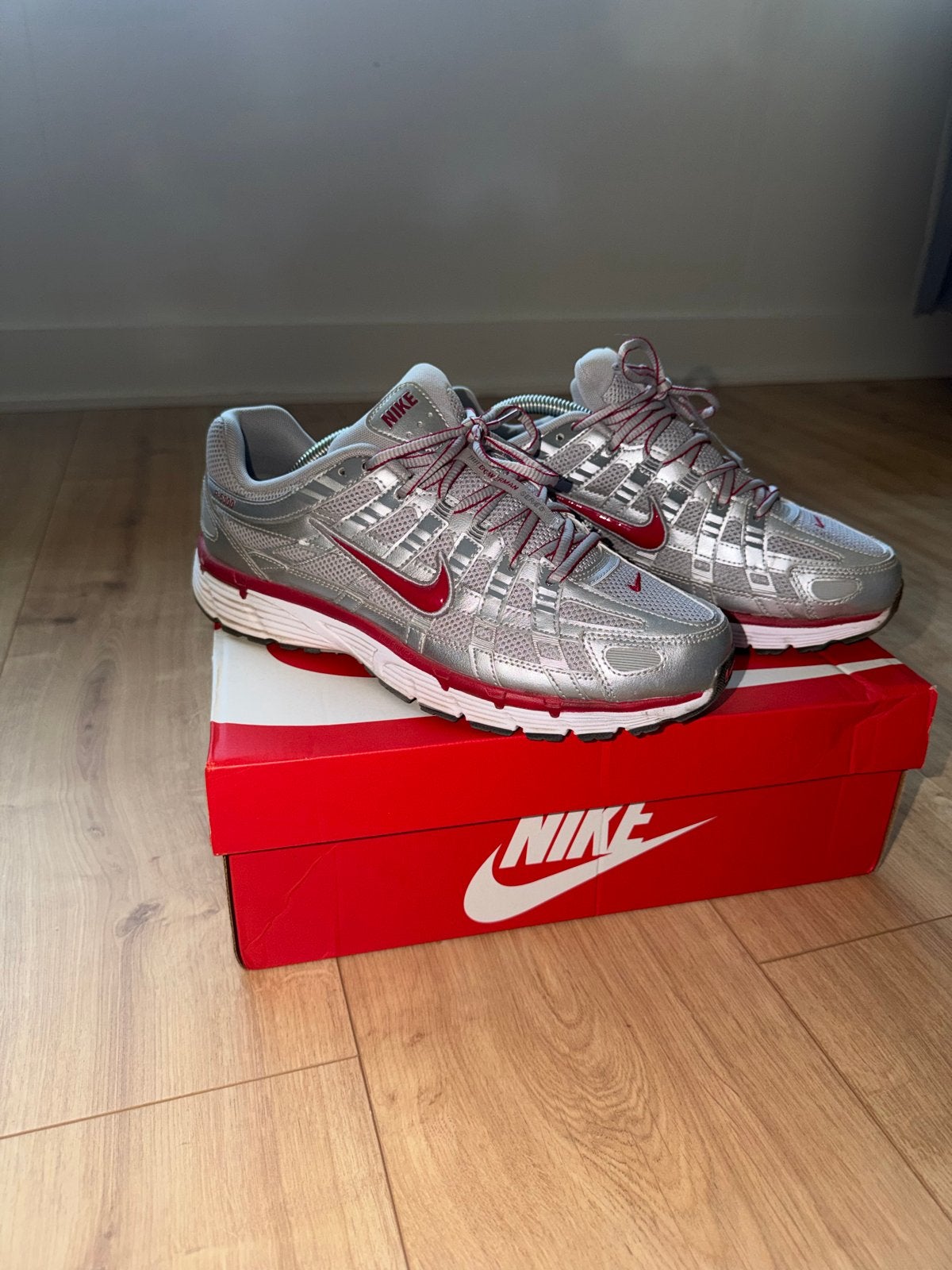 Nike P6000 in prima staat, maat 43, Ophalen of Verzenden, Zo goed als nieuw, Overige kleuren, Sneakers of Gympen