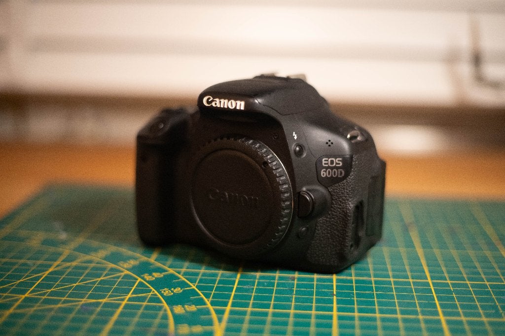 Canon EOS 600D met Lens 18-55 en 4 accu's, Gebruikt, Spiegelreflex, Canon, Lensdop