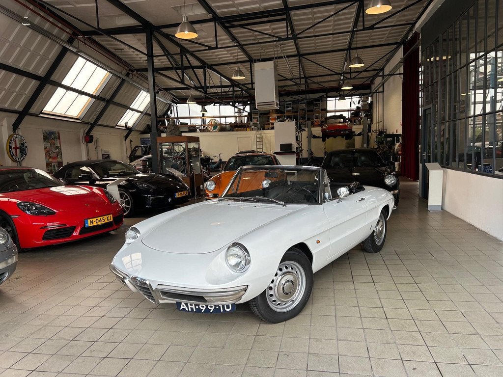 Alfa romeo Spider duetto 1600, Auto's, Alfa Romeo, Gebruikt, Zwart, 4 cilinders, Cabriolet