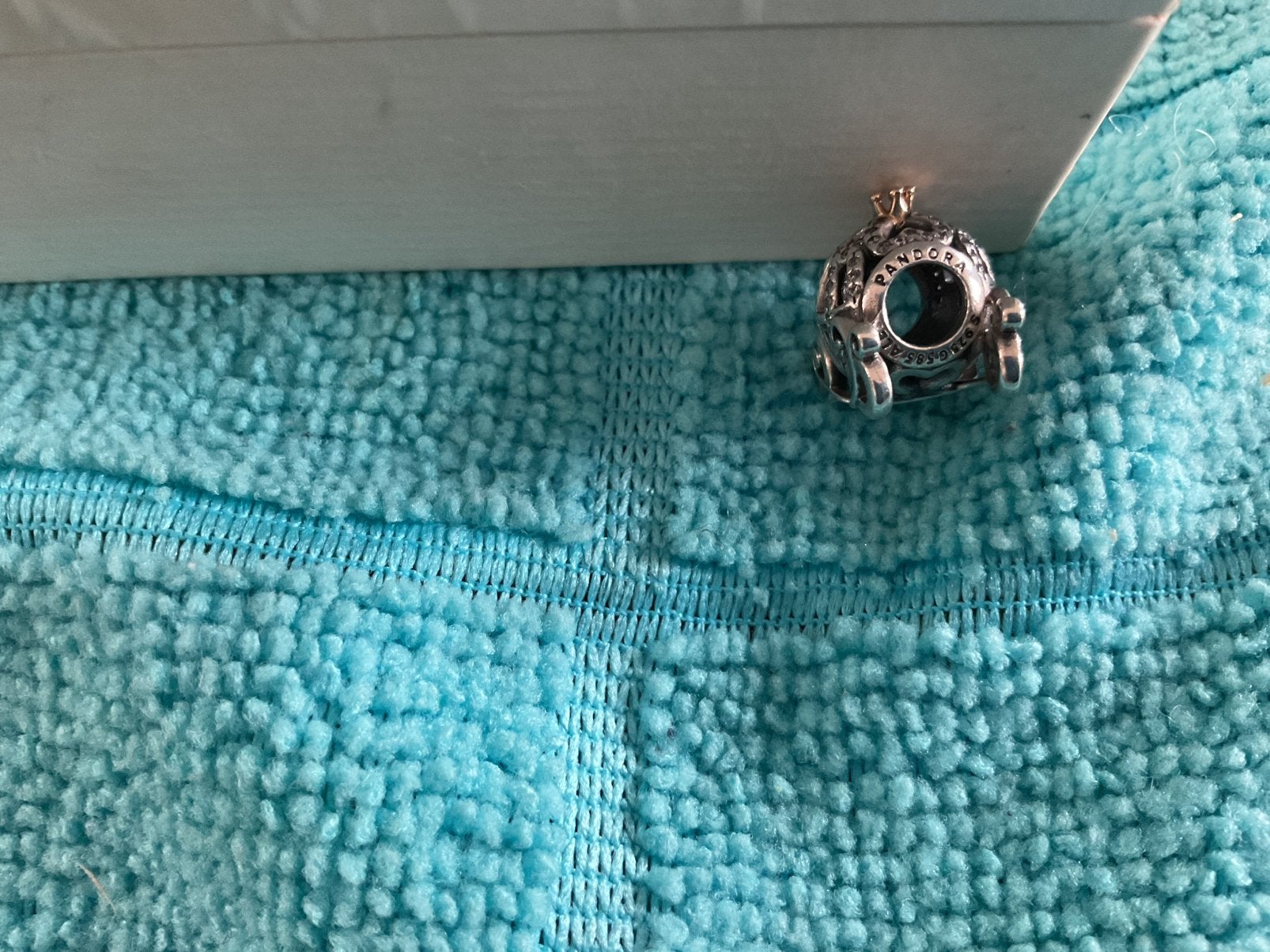 Pandora Disney bedel Koets met Gouden Kroon, Ophalen of Verzenden, Nieuw, Zilver, Pandora