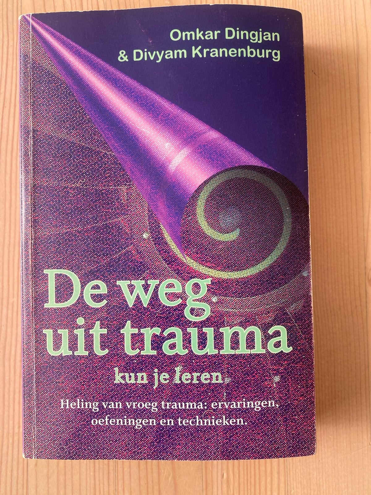 De weg uit trauma - Omkar Dingjan & Divyam Kran, Ophalen of Verzenden, Zo goed als nieuw, Klinische psychologie