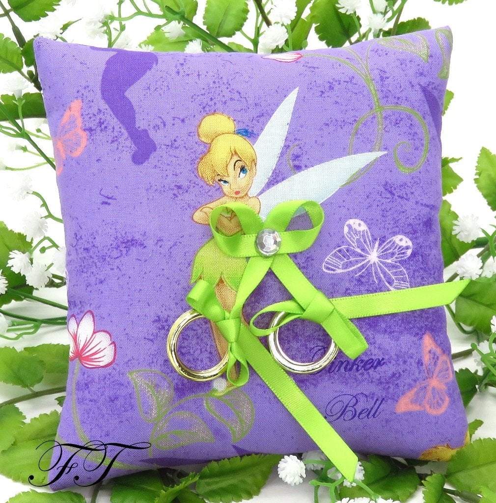 Disney Tinkerbel met 'Attitude' trouwring kussen., Hobby en Vrije tijd, Feestartikelen, Ophalen of Verzenden, Nieuw, Versiering