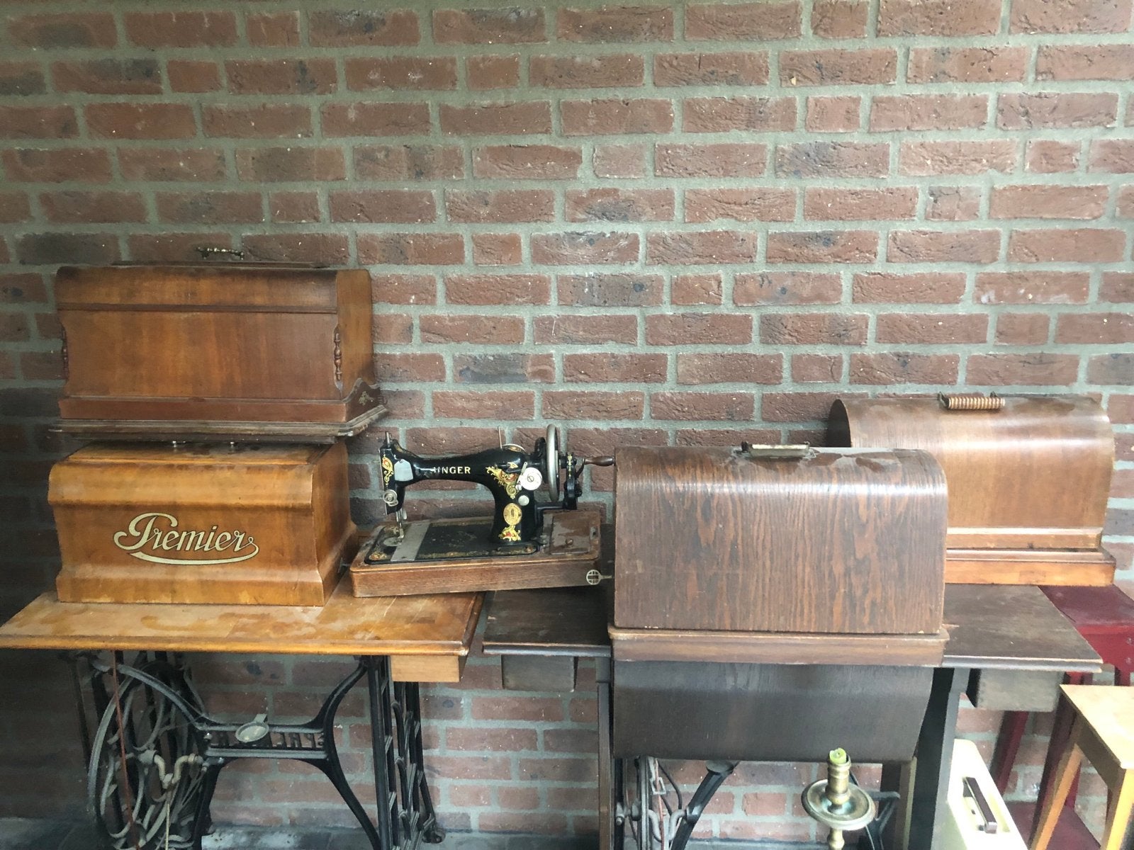 Antieke Naaimachines - Singer en Premier, Antiek en Kunst, Antiek | Naaimachines, Ophalen of Verzenden