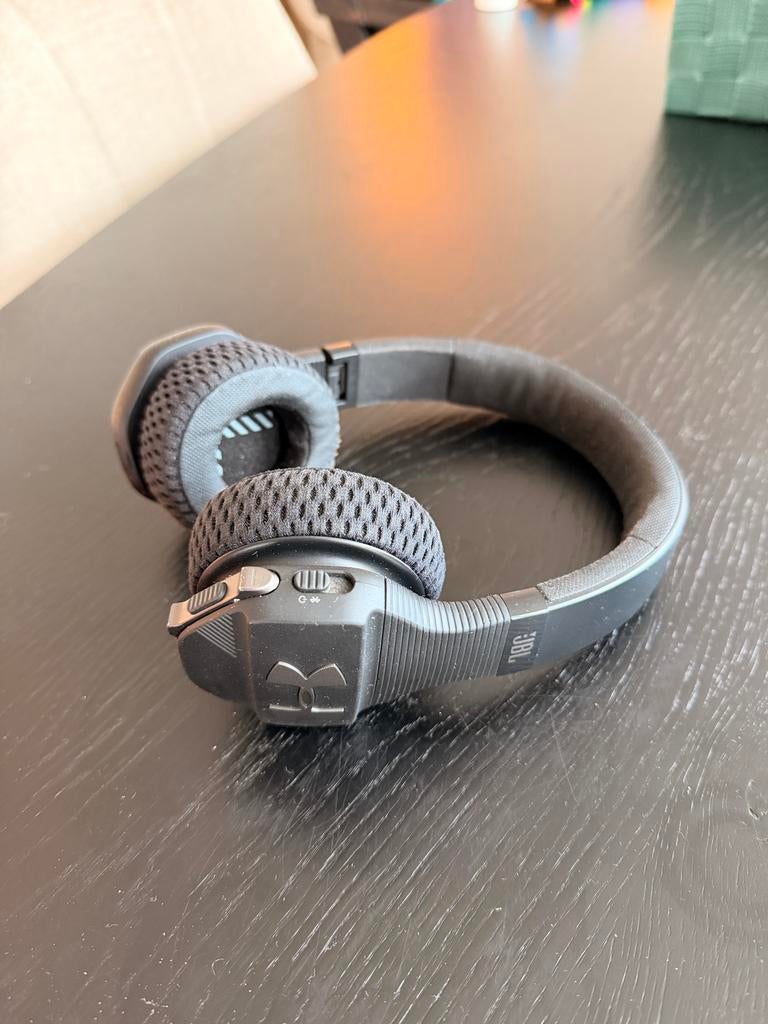 JBL Under Armour Sport Wireless Koptelefoon, Audio, Tv en Foto, Koptelefoons, Overige merken, Gebruikt, Draadloos, Op oor (supra aural)