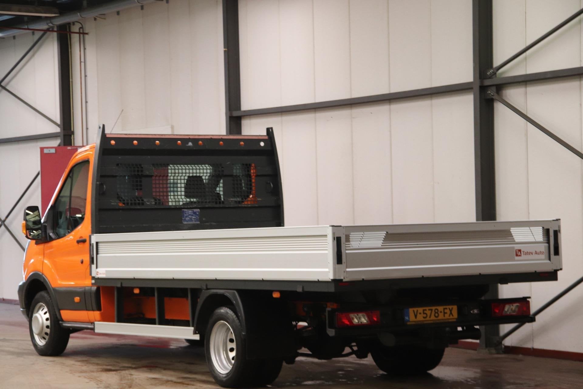 Ford Transit OPEN LAADBAK DUBBELLUCHT Ford Transit met nieuw, Stof, Euro 6, 2800 kg, Bedrijf