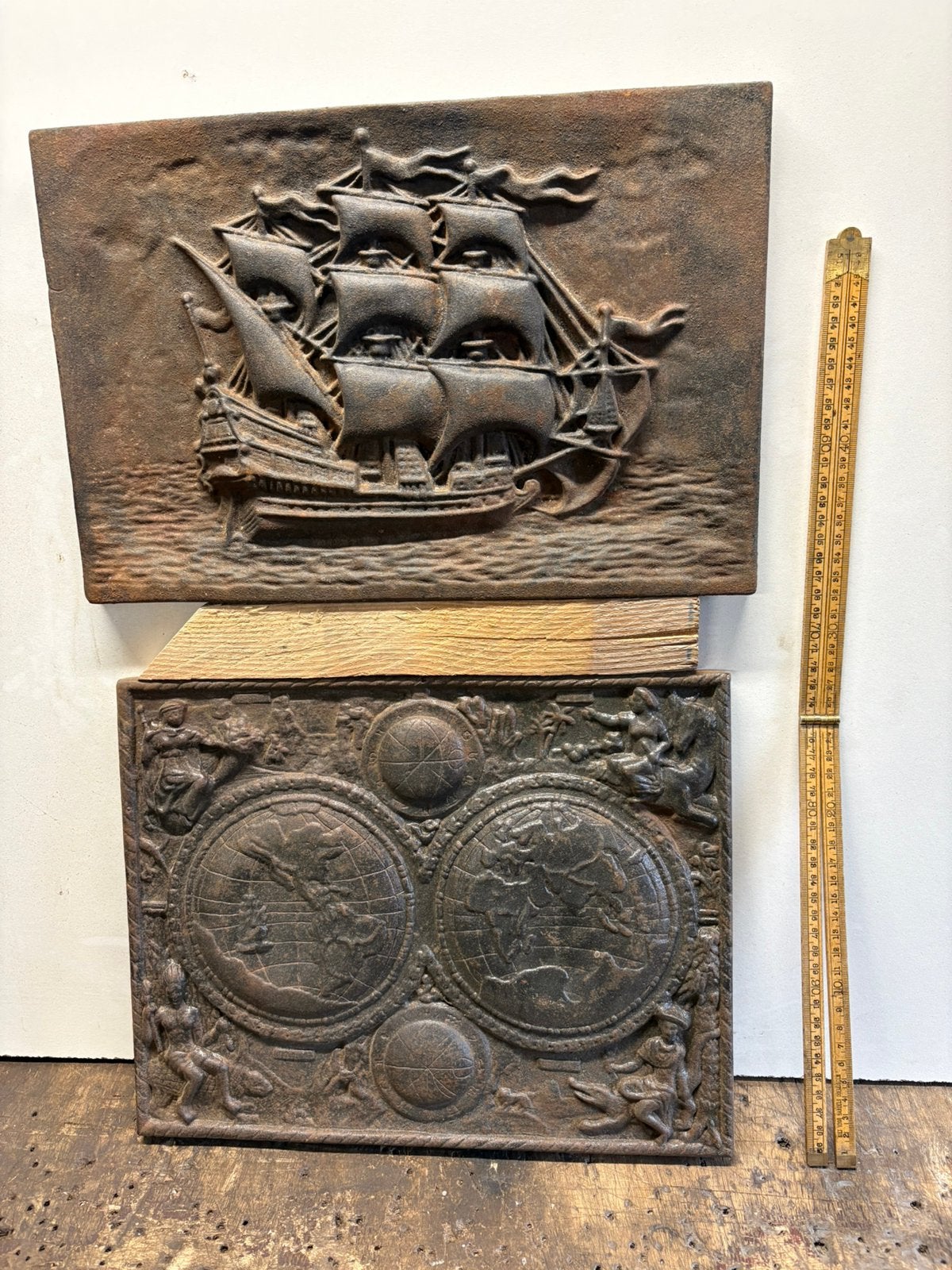 2 gietijzeren wandborden, Ophalen of Verzenden