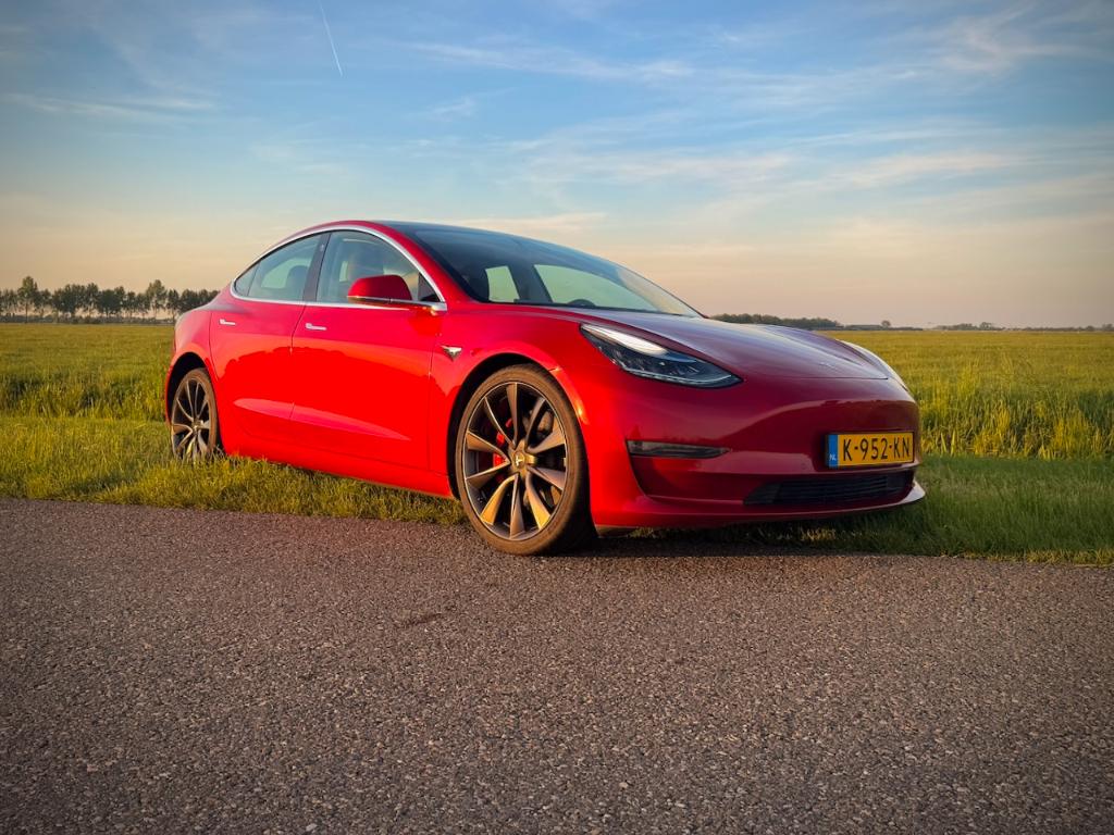 Tesla Model 3 Performance AWD 75kWh –Zeldzaam Rood -BTW auto, Auto's, Automaat, 1831 kg, Zwart, 462 pk
