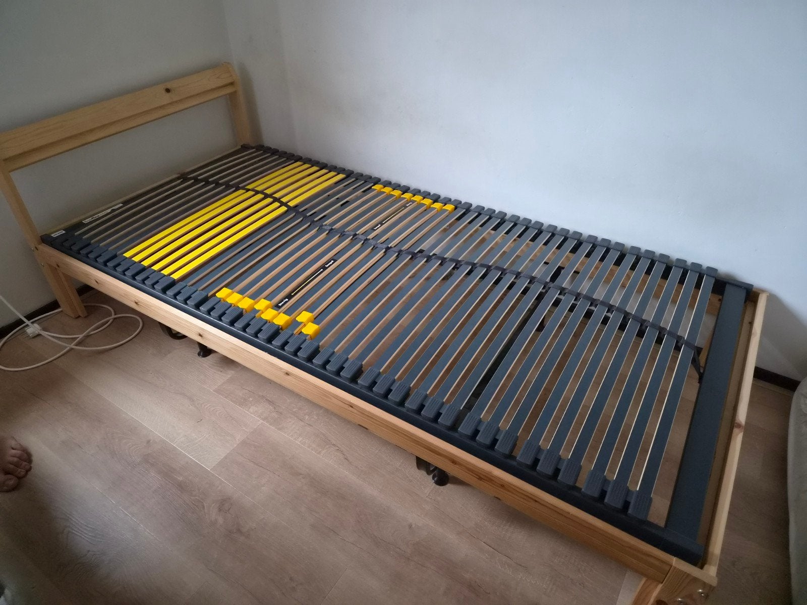lattenbodem met poten, Ophalen, 90 cm, Eenpersoons, Zo goed als nieuw