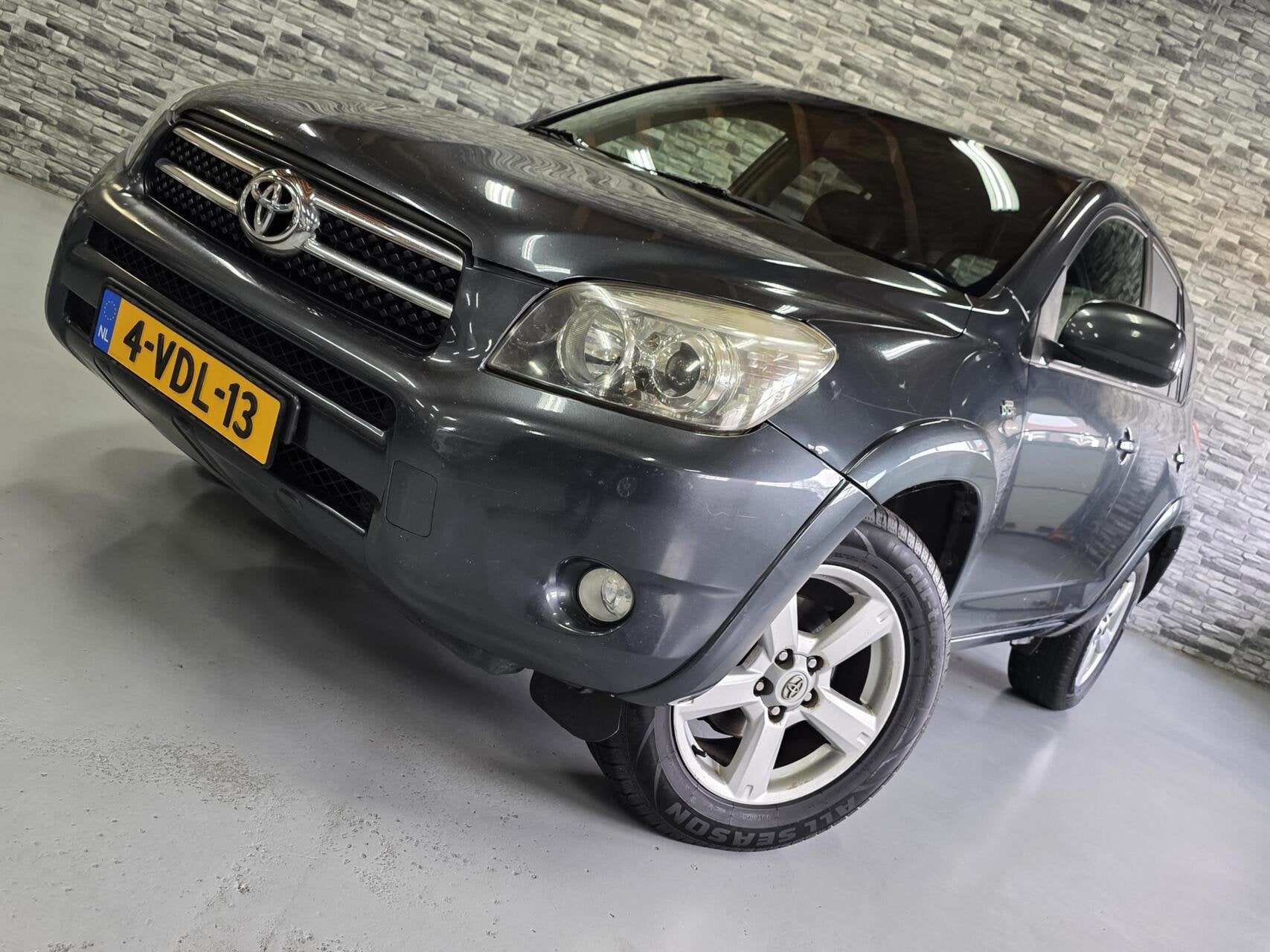 Toyota RAV4 2.2 D4-D D-CAT Executive (BTW auto) Nieuwe APK!, Auto's, Gebruikt, 4 cilinders, 2000 kg, Stoelverwarming