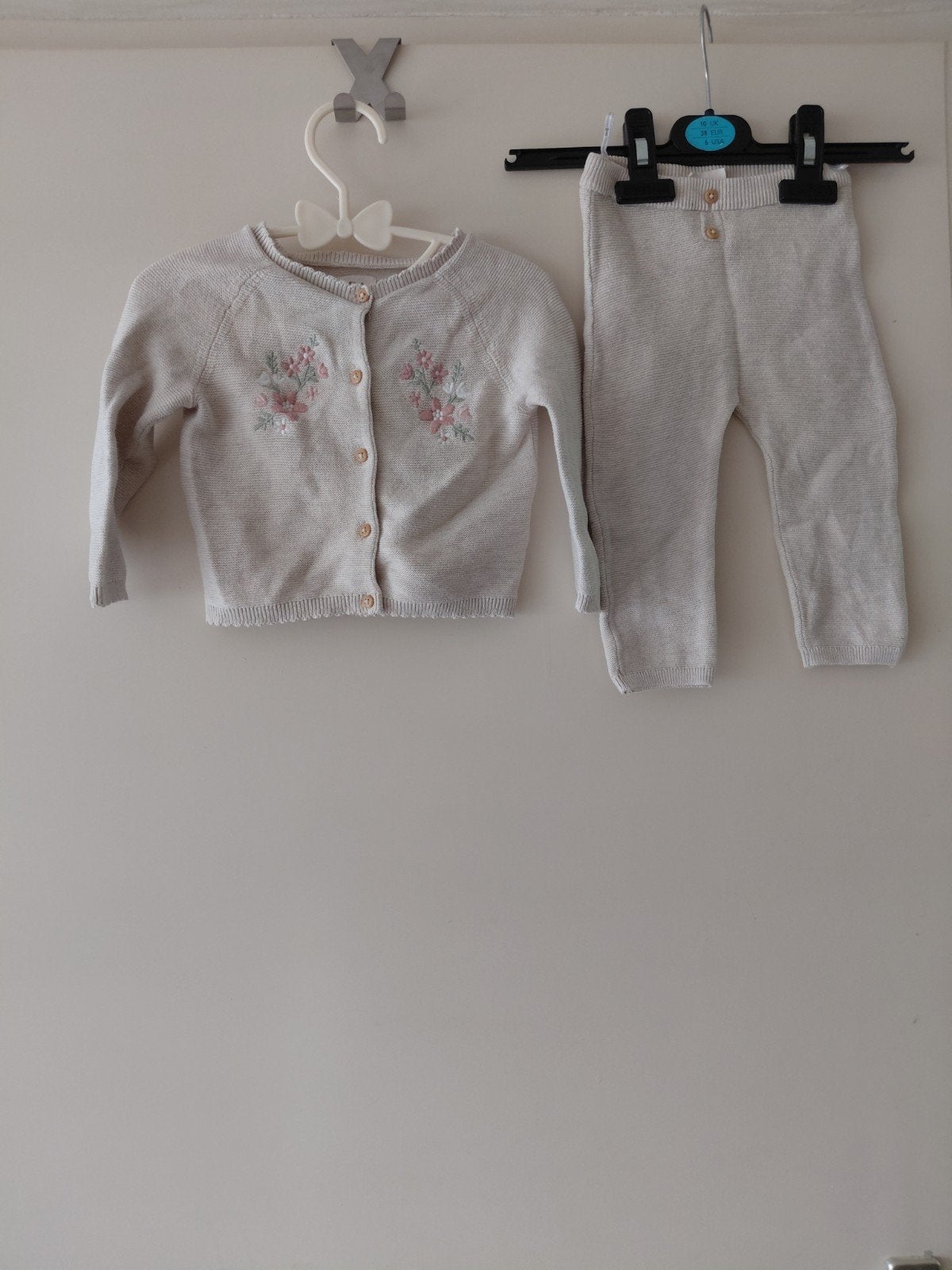 C&A Baby Gebreide Set: Vestje en Broekje (6-9M), Ophalen of Verzenden, Zo goed als nieuw, C&A Baby, Meisje
