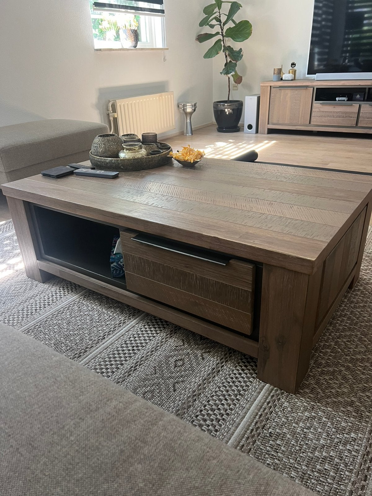 Nette moderne salontafel, met laatjes, Ophalen, 100 tot 150 cm, 50 tot 100 cm, Zo goed als nieuw