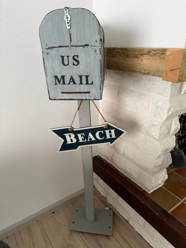 Decoratieve US Mail brievenbus met 'Beach' bord, Tuin en Terras, Brievenbussen, Ophalen of Verzenden, Gebruikt, Hout, Staande brievenbus