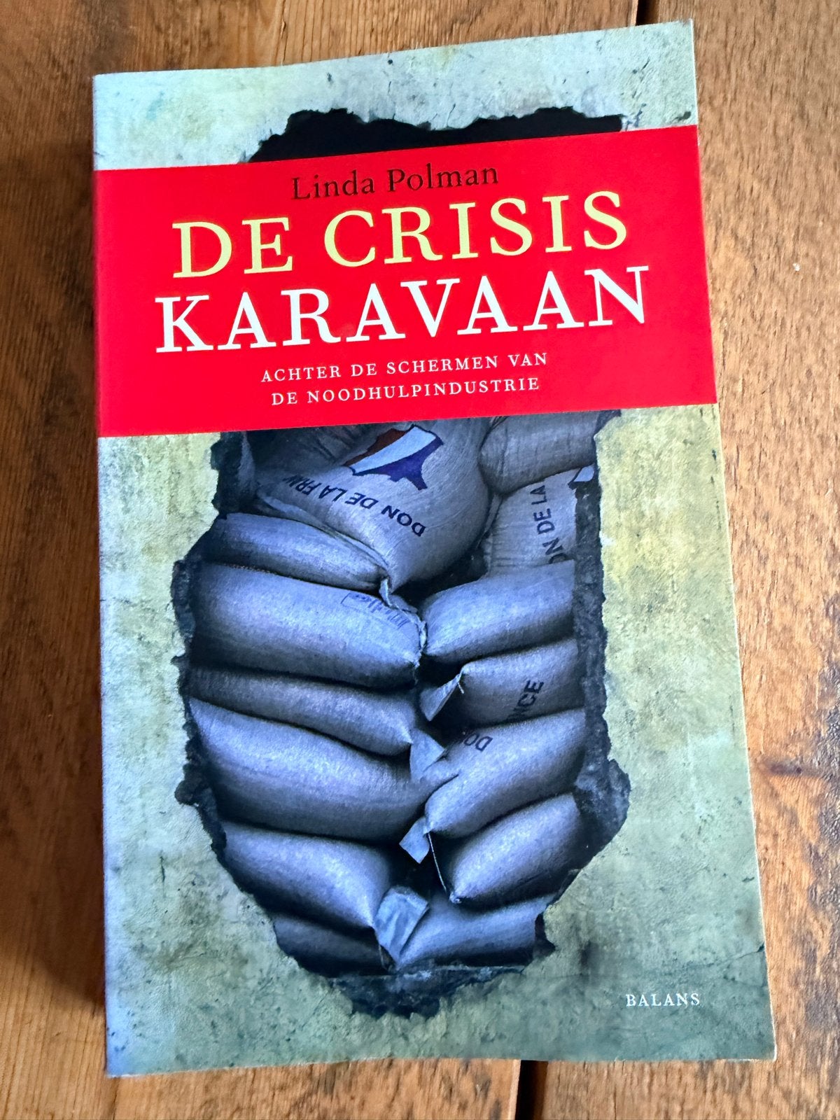 De Crisiskaravaan - Linda Polman (Gloednieuw), Ophalen of Verzenden, Nieuw, Nederland