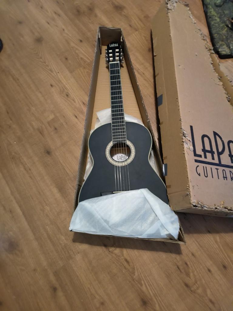 Linkshandige gitaar doos beetje stuk (kat), Muziek en Instrumenten, Snaarinstrumenten | Gitaren | Akoestisch, Ophalen of Verzenden
