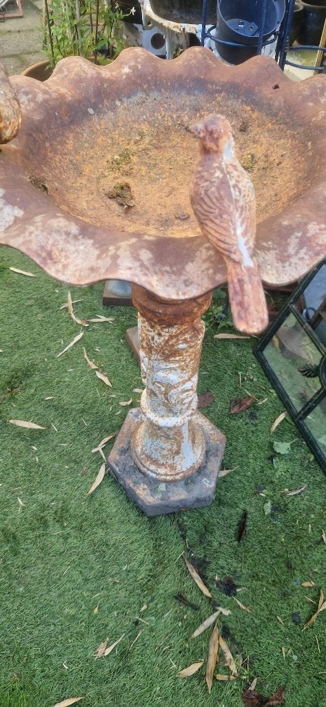 Robuust  gietijzeren vogelbad op standaard (brocante), Ophalen, Gebruikt