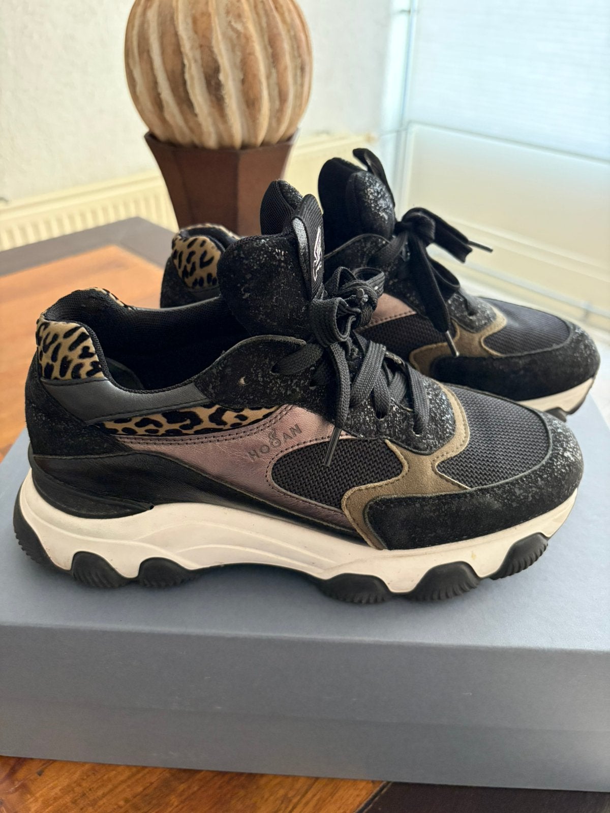 Hogan dames sneaker maat 37,5, Ophalen of Verzenden, Zo goed als nieuw, Sneakers of Gympen