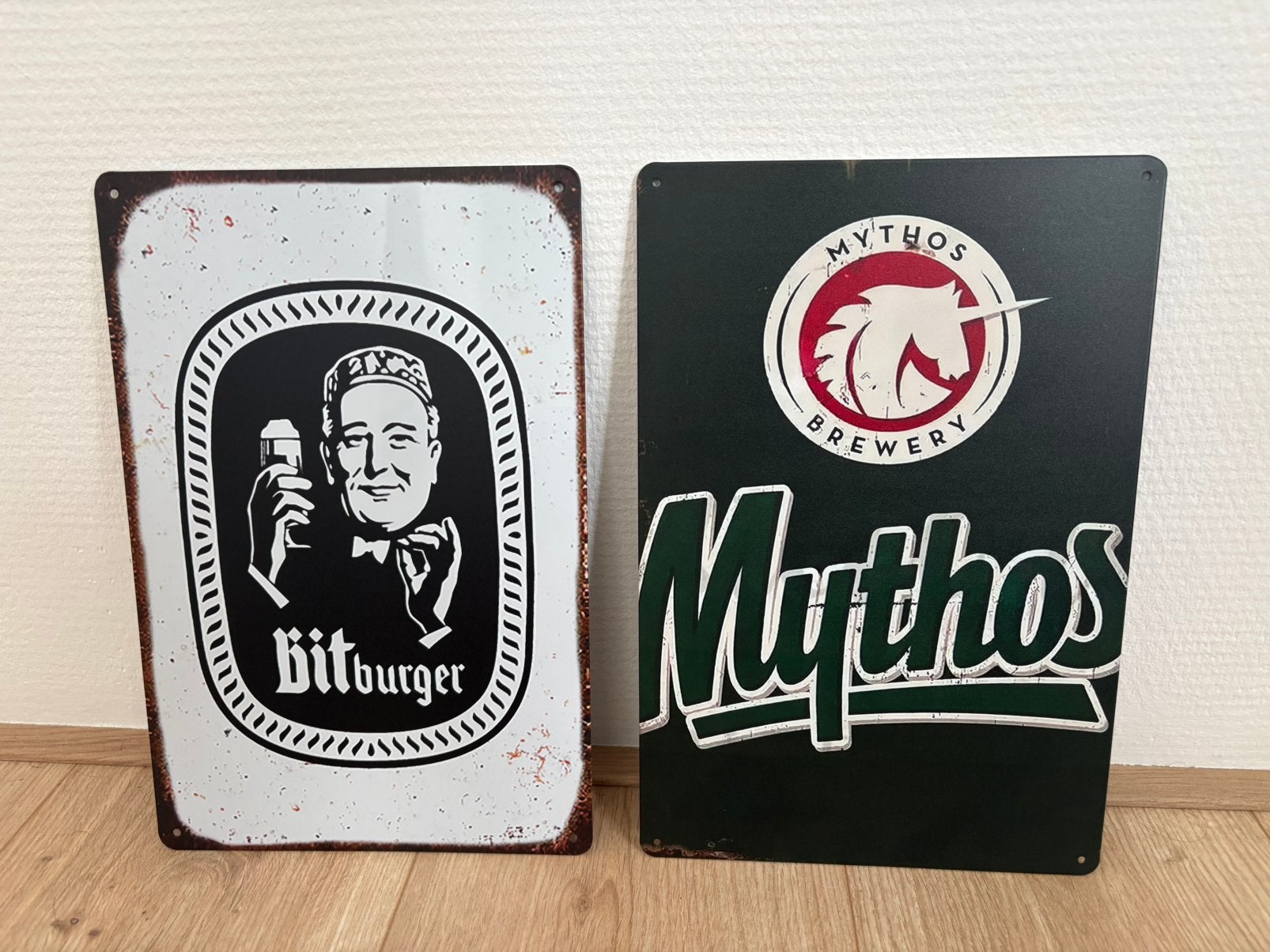 Prachtige vintage borden Bitburger & Mythos (30x20), Ophalen of Verzenden, Zo goed als nieuw, Reclamebord