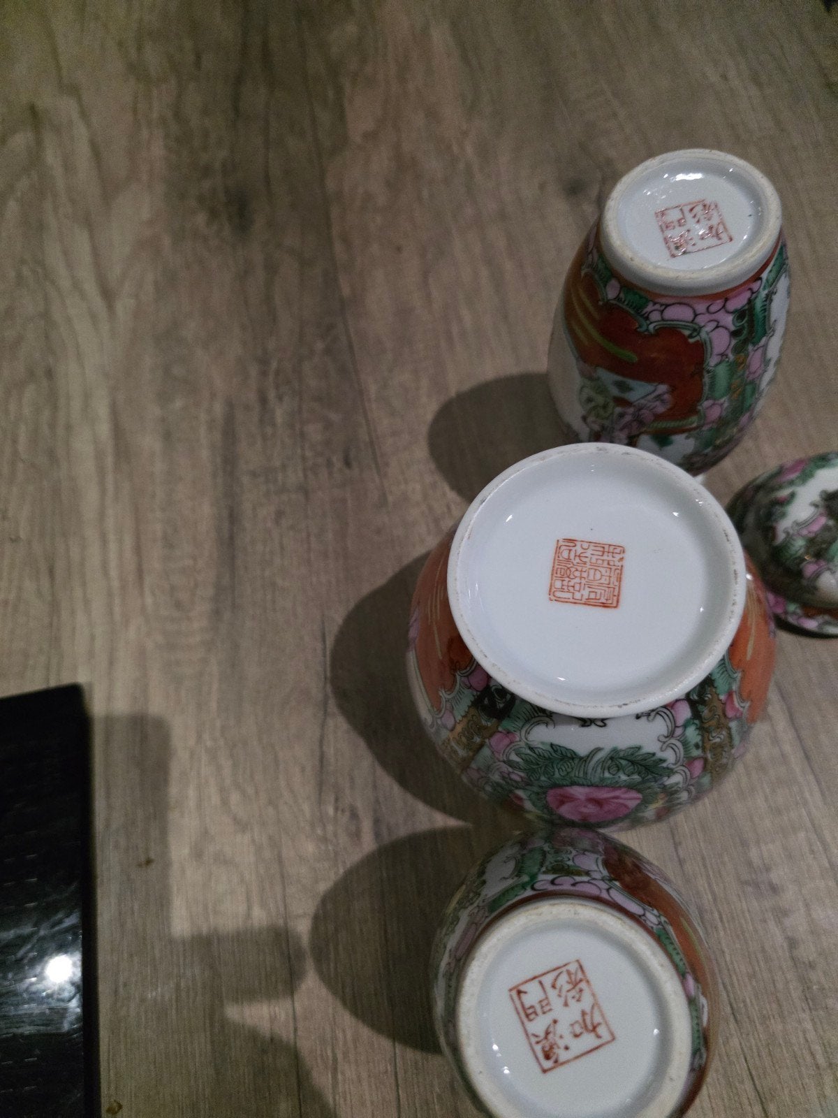 Set van 3 Chinese Rose vazen met merkteken, Antiek en Kunst, Ophalen of Verzenden