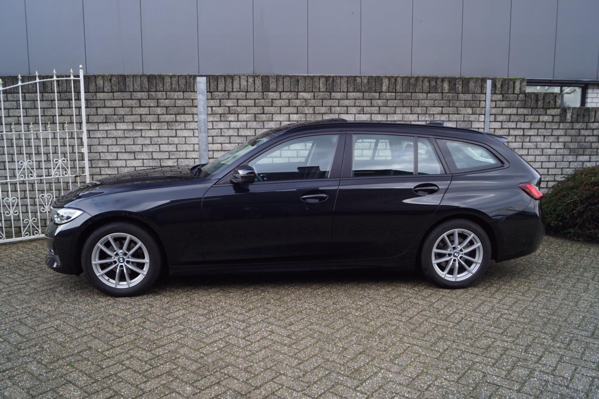BMW 3-serie Touring 318i Business Edition Autom 156PK 4 Cili, Auto's, Automaat, 1998 cc, Zwart, 3-Serie