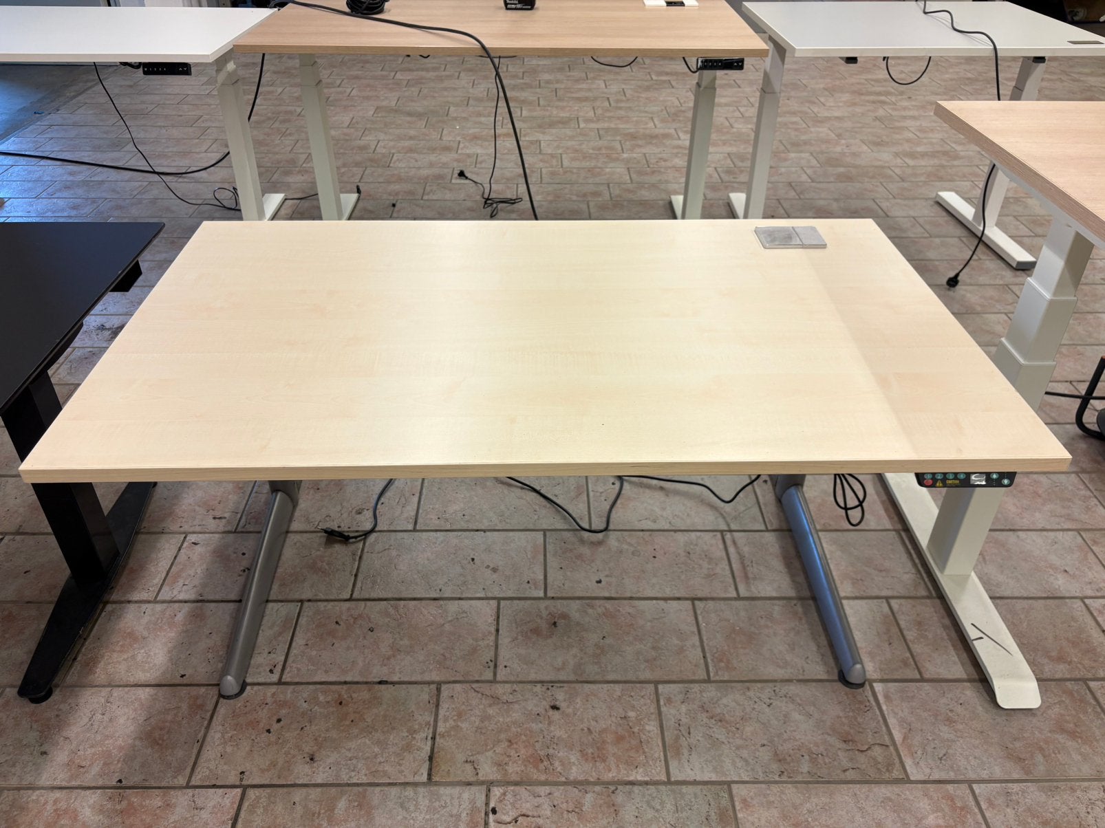 Ahrend 500 elecktrich bureau 140x80, Huis en Inrichting, Bureaus, Ophalen, Gnrtrading, Gnrtrading@homtail.com, Nijverheidsweg 13b