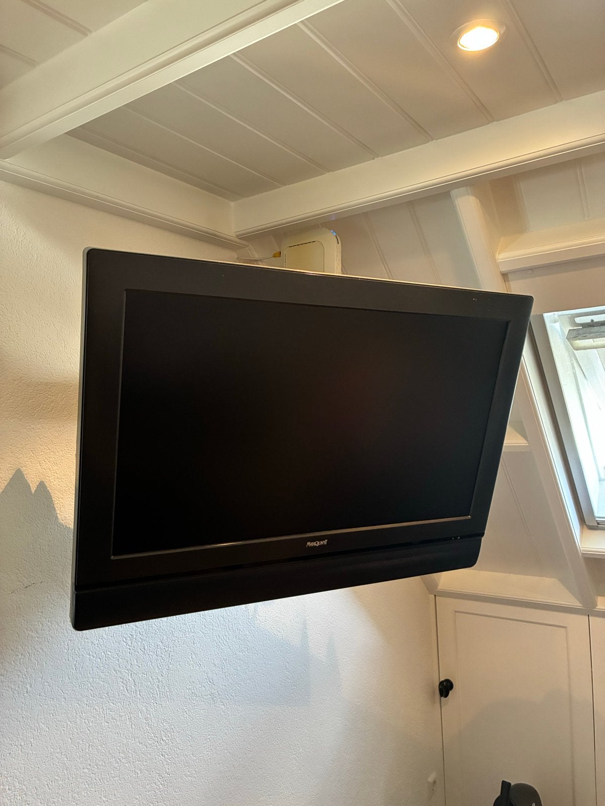 NewStar/marqunt TV met muurbeugel - Ideaal kleine ruimtes, Audio, Tv en Foto, Televisies, Gebruikt, 50 Hz, 60 tot 80 cm, Ophalen